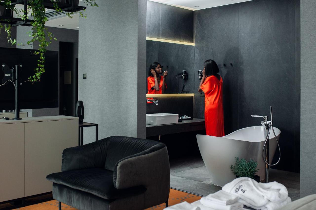 Executive Suite,1145255353:JPEG